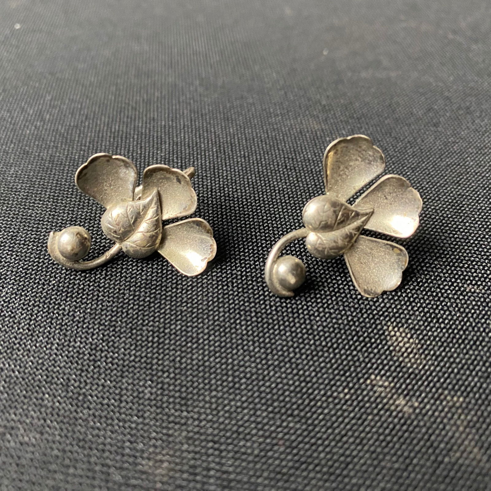 Sterling Silver Heart Shaped Flower Screw Back Clip on Earrings: Sterling Silver Heart Shaped Flower Screw Back Earrings. They have a three petal design with a central heart shaped leaf/petal and a larger silver bead at the end of the stem. They are in excellent co