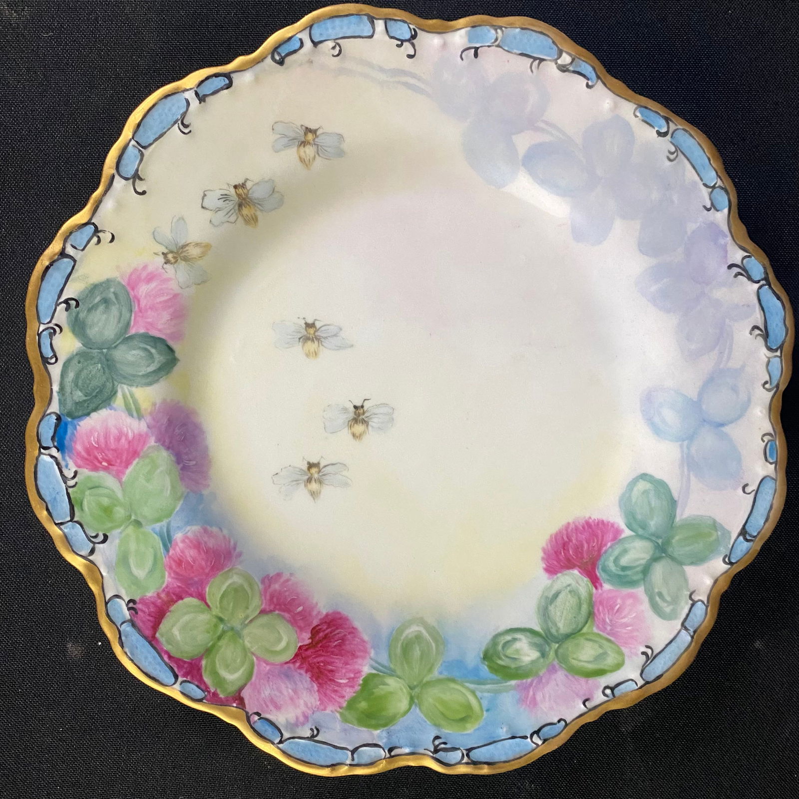 Antique French LDBC Limoges Hand Painted and Signed Bird Plate: Antique French LDBC Limoges Hand Painted and Signed Bird Plate. It is in Great condition with no breaks, chips, or cracks, and mild surface wear including some light scratches and the colored glaze we