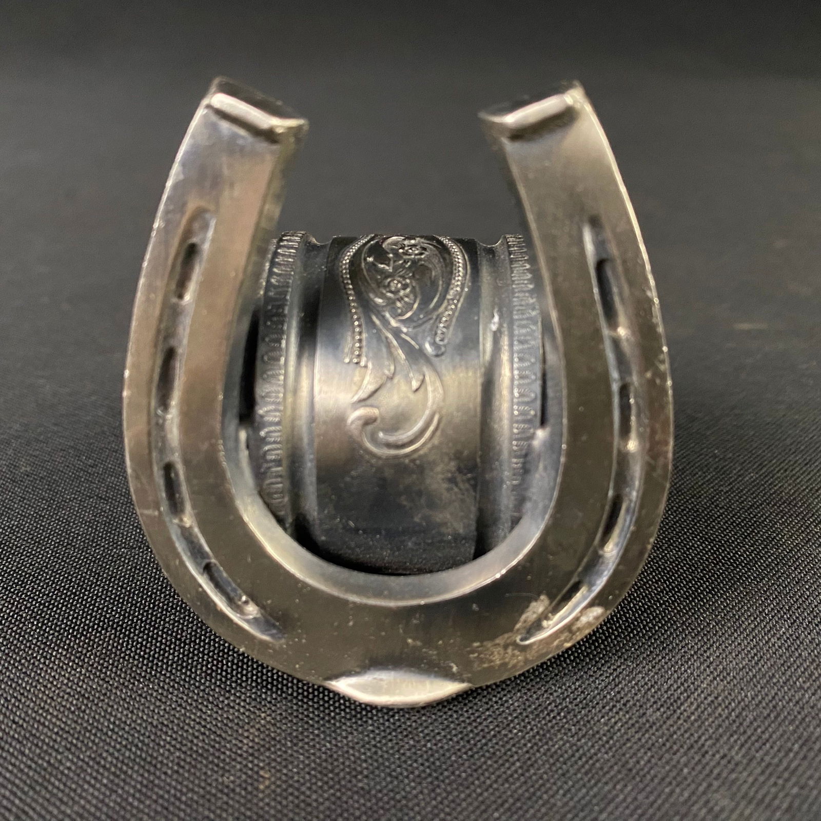 Western Style Silver Napkin Ring with Horseshoe: Western Style Silver Napkin Ring with Horseshoe. It is in excellent condition with minor to moderate surface scratches and scuffs as well as some surface grime. It has scrolled fillagree style pattern