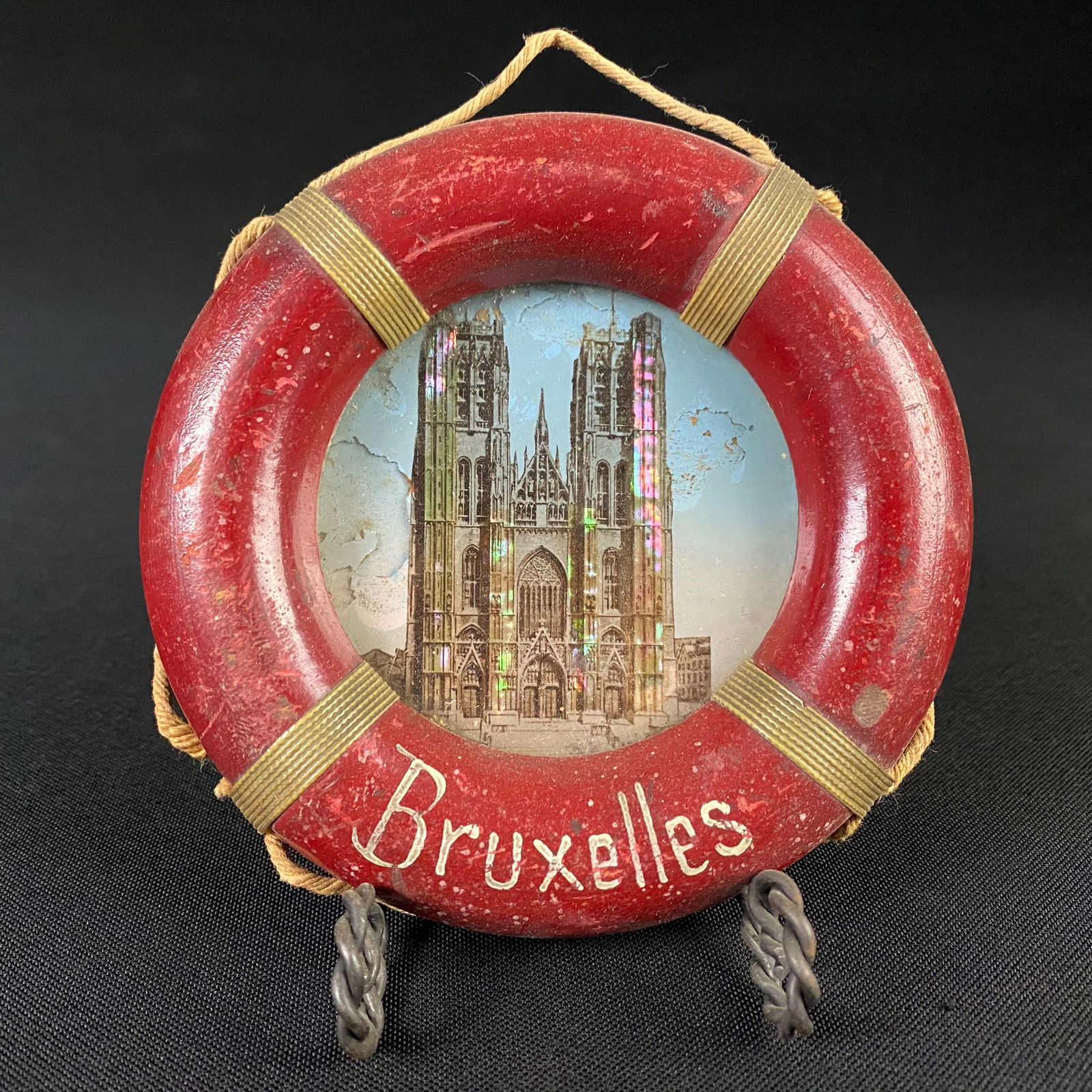 Bruxelles Wall Decor Holographic Picture of The Cathedral of St. Michael and St. Gudula in a Red: Bruxelles Wall Decor Holographic Picture of The Cathedral of St. Michael and St. Gudula in a Red Life Preserver Frame. It is in good condition with some surface wear and grime on the front including a