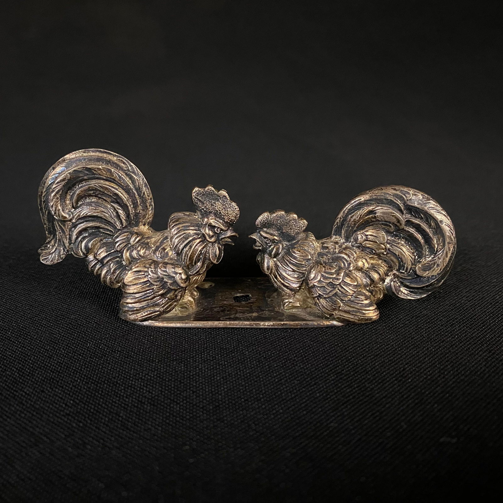 Silver Lid Handle Designed as Two Cocks Fighting - 3