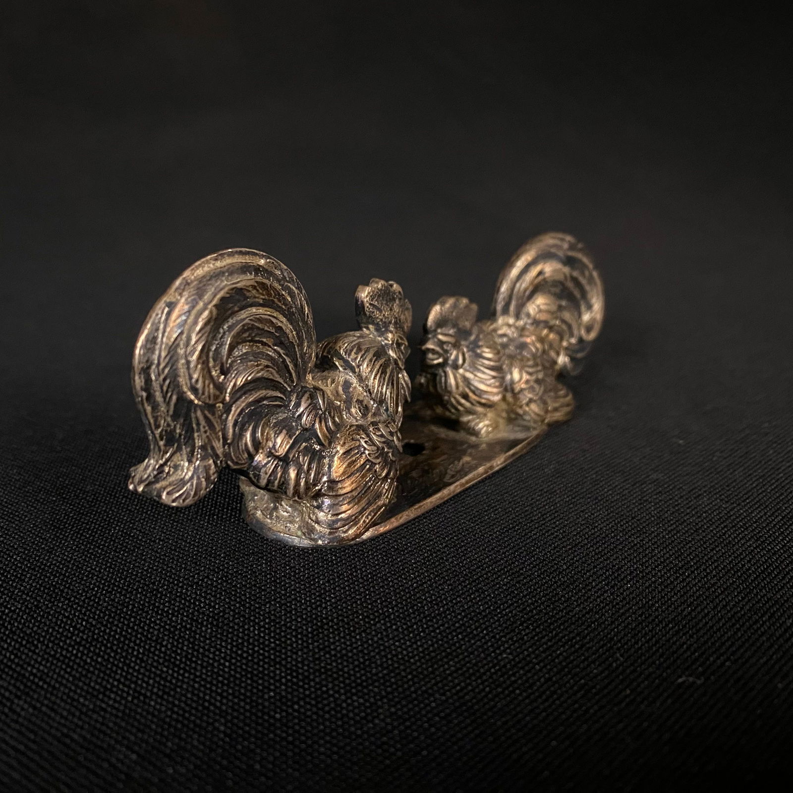 Silver Lid Handle Designed as Two Cocks Fighting - 4