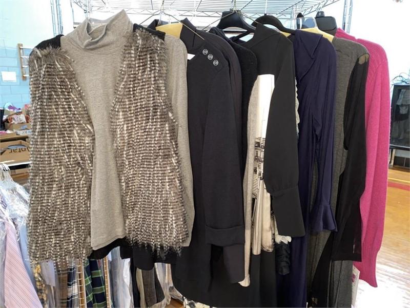 10 WOMEN'S CLOTHING LOT: MUDPIE FAUX FEATHER VEST , DRESSES ETC