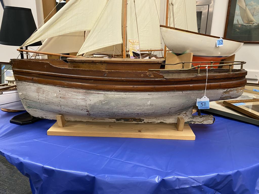 ANTIQUE WORK BOAT MODEL MISSING MAST: .