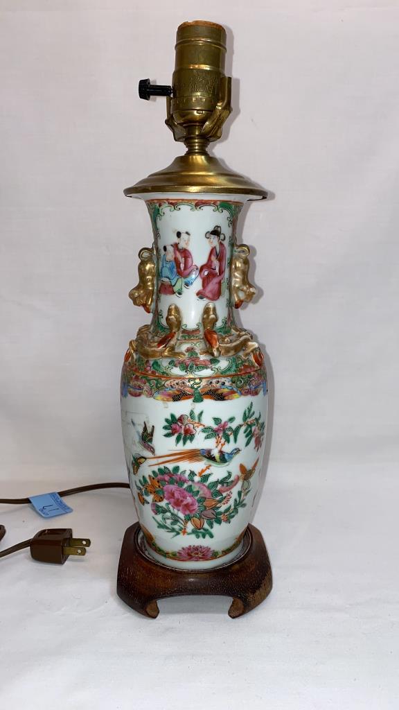 ANTIQUE ROSE MEDALLION LAMP ~ 15" HIGH (10" VASE (1 of 6)