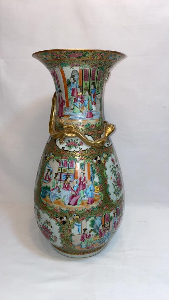 LARGE ROSE MEDALLION VASE W/ GOLD DRAGON DECORATIO (1 of 9)