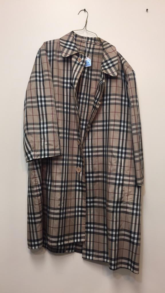 BURBERRY NOVA CHECK RAIN COAT SIZE 54 (1 of 11)
