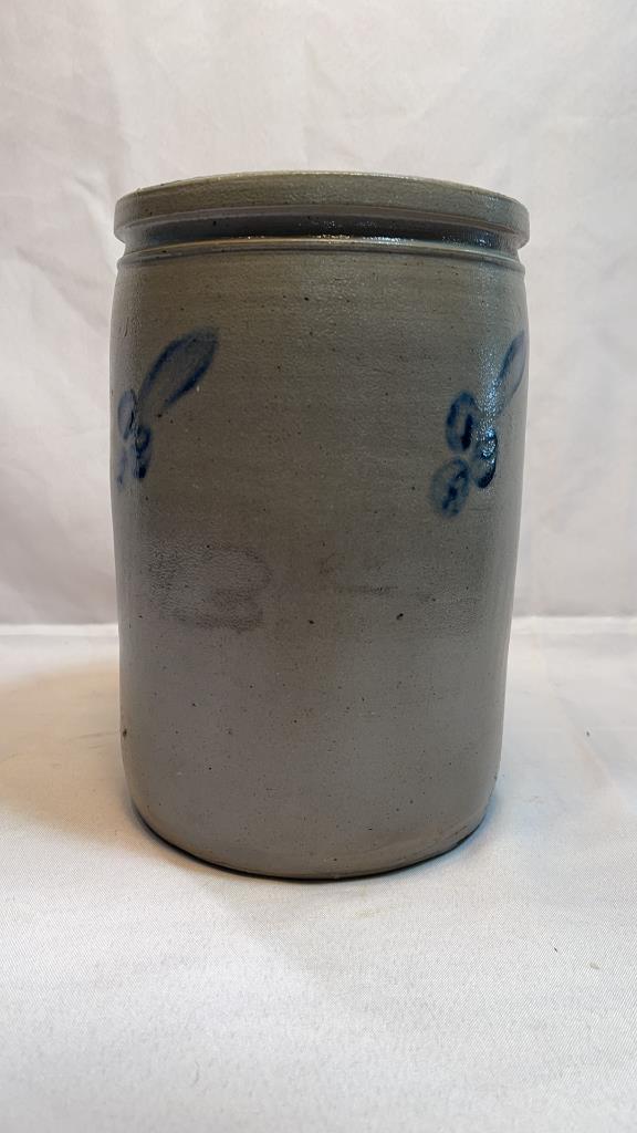 BLUE DECORATED STONEWARE CROCK: BLUE DECORATED STONEWARE CROCK