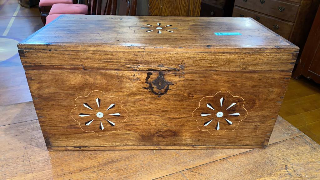 INLAID DOVETAILED CHEST (1 of 6)