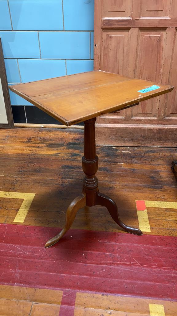 ANTIQUE NEW ENGLAND QUEEN ANNE STYLE CANDLE STAND (1 of 5)