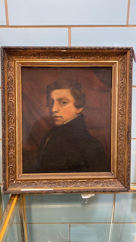 ANTIQUE GENTLEMAN'S PORTRAIT ~ OIL ON CANVAS (1 of 4)