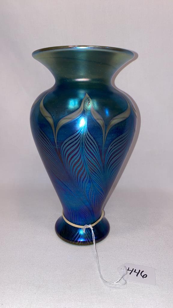 VANDERMARK ART GLASS VASE (1 of 5)