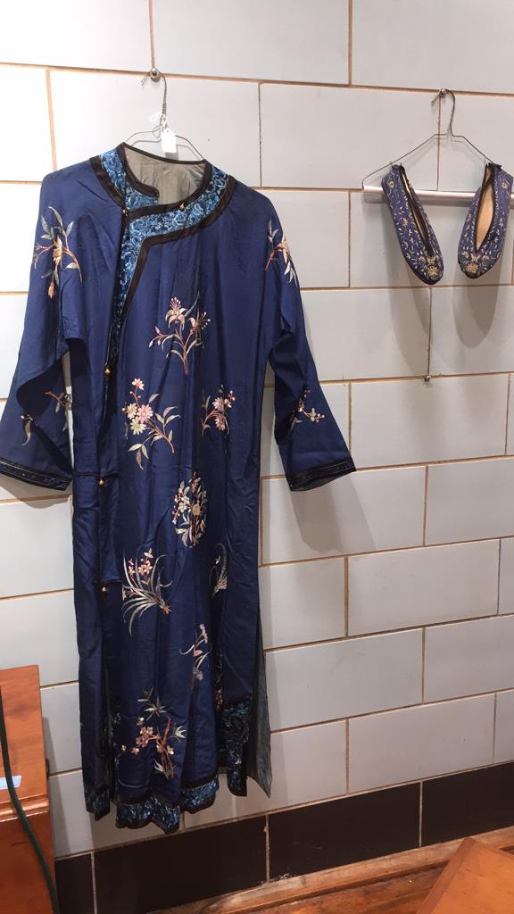 ANTIQUE CHINESE SILK MANCHU BROCADE ROBE & SLIPPER (1 of 20)