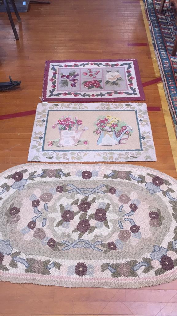 3 SMALL VINTAGE HOOK RUGS (1 of 4)