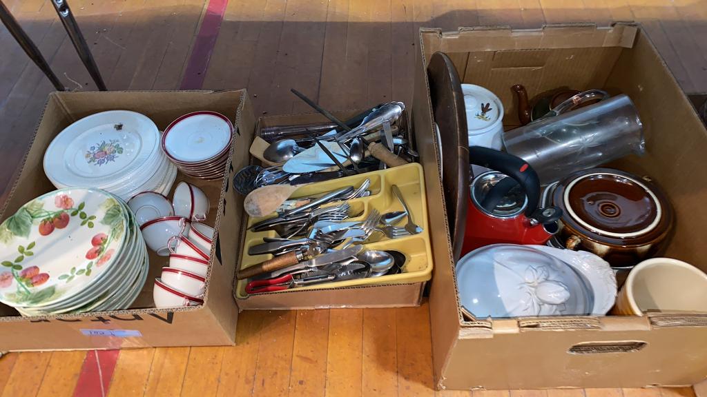 4 BOX LOTS VINTAGE KITCHENWARE ETC (1 of 7)