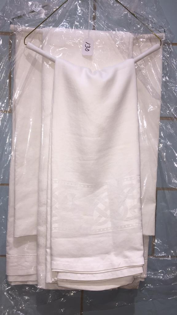 LARGE LOT VINTAGE TABLE LINENS (1 of 5)