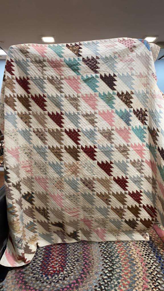 VINTAGE TRIANGLE PATTERNS HAND STICHED QUILT (1 of 6)