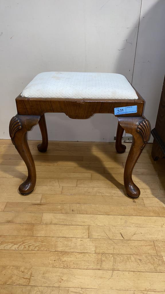 QUALITY WALNUT QUEEN ANNE STOOL W/ CARVED SHELLS (1 of 5)