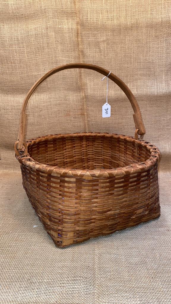 ANTIQUE BASKET W/ MOVING HANDLE (1 of 4)