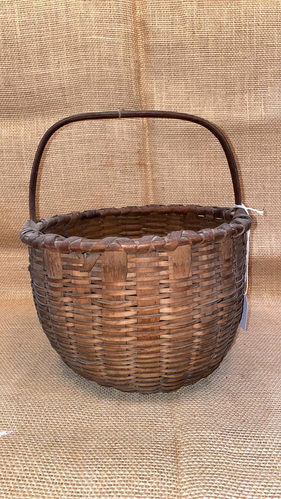 ANTIQUE BASKET W/ HANDLE (1 of 3)