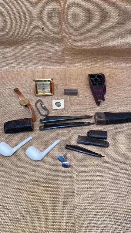 EARLY STRAIGHT RAZORS, PIPES, SCISSORS, ETC (1 of 7)