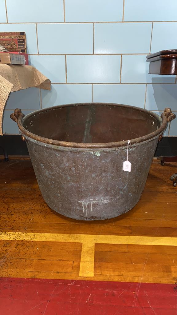 LG COPPER APPLE BUTTER POT (1 of 4)