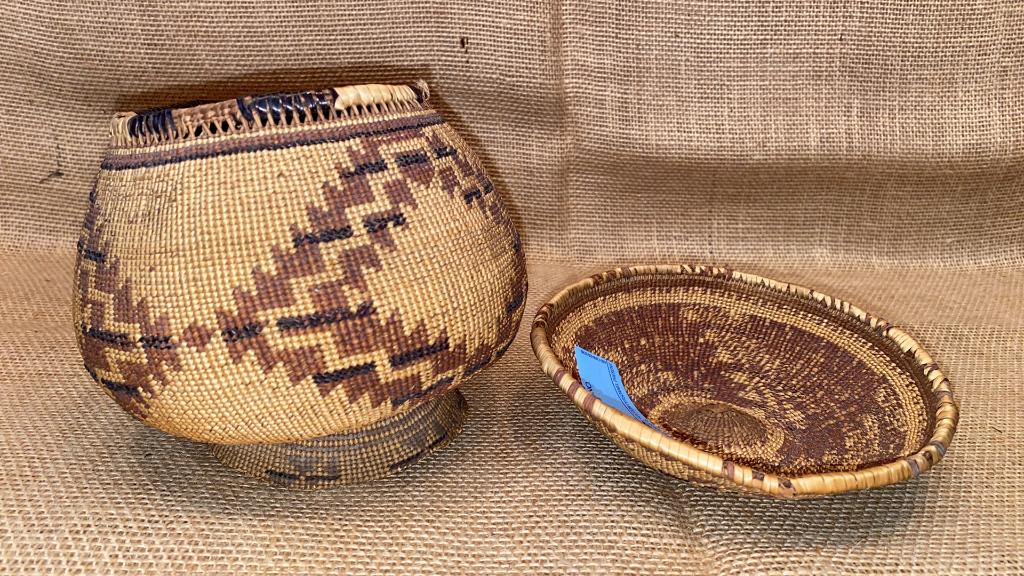 2 NATIVE AMERICAN BASKETS (1 of 6)
