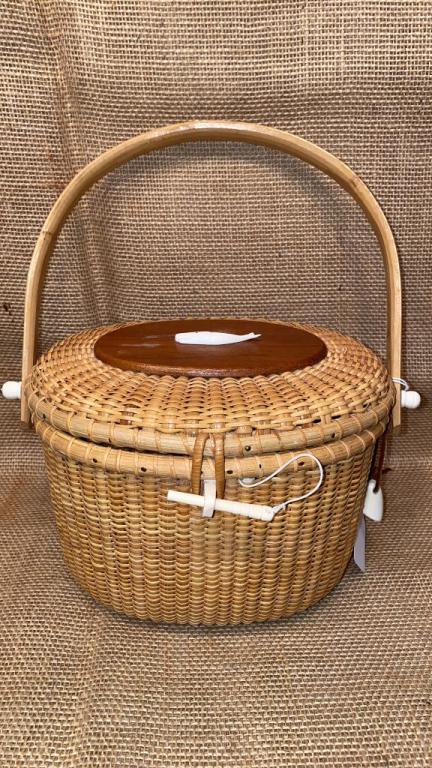 NANTUCKET STYLE HANDLED PURSE / BASKET (1 of 5)