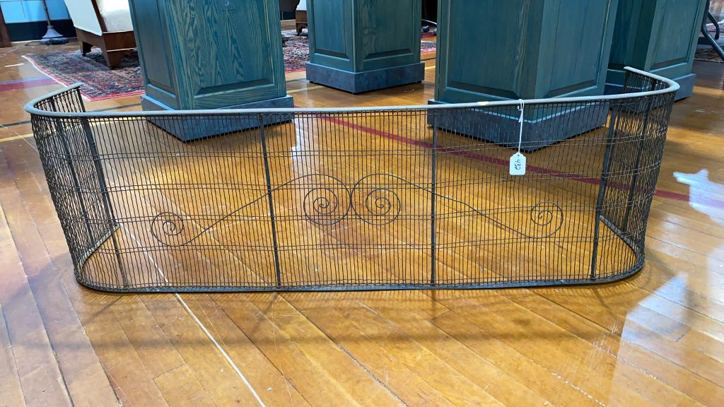ANTIQUE BRASS & WIRE FIRE FENDER (1 of 4)