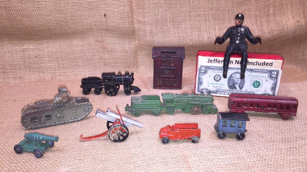 VARIOUS ANTIQUE IRON TOYS (1 of 17)