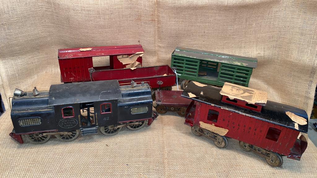 6PC EARLY NY CENTRAL LINES TOY TRAINS (1 of 17)