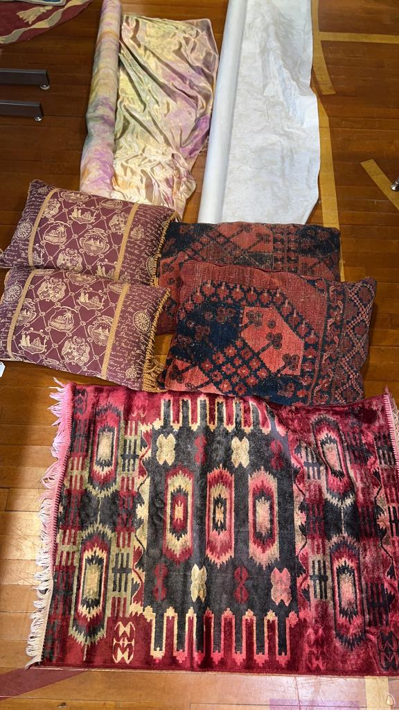 4 VARIOUS PILLOWS & 3 ROLLS FABRIC (1 of 3)