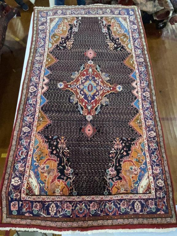 HANDMADE AREA RUG 9'2" X 5' (1 of 6)