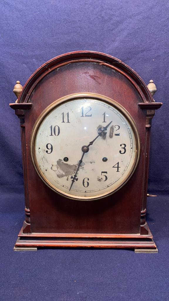 ANTIQUE NEW HAVEN DOME TOP MANTEL CLOCK (1 of 8)