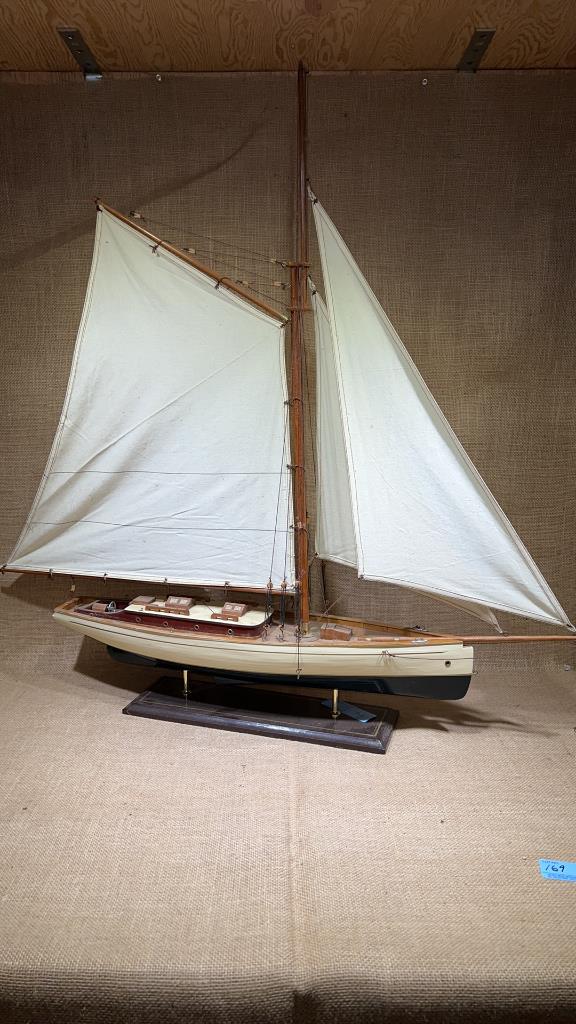 SAILING SHIP MODEL: ~