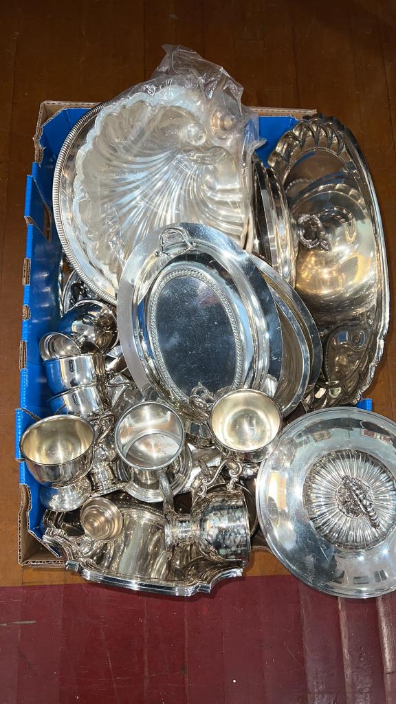 LARGE LOT SILVERPLATE SERVEWARE: ~