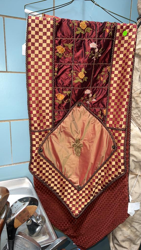 4 FABRIC TABLE RUNNERS (1 of 5)