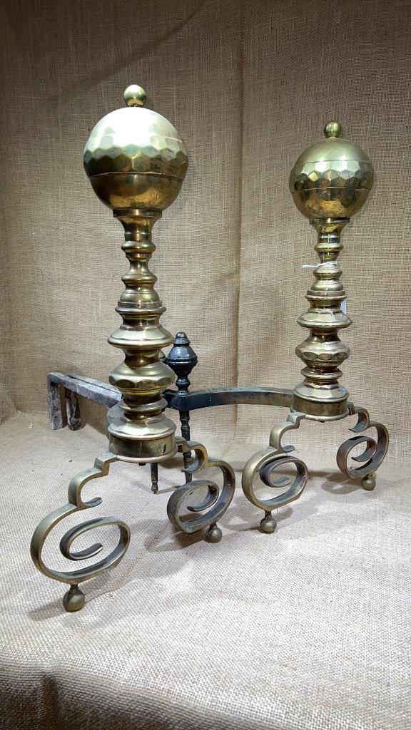 PR LARGE ANTIQUE BRASS ANDIRONS (1 of 2)