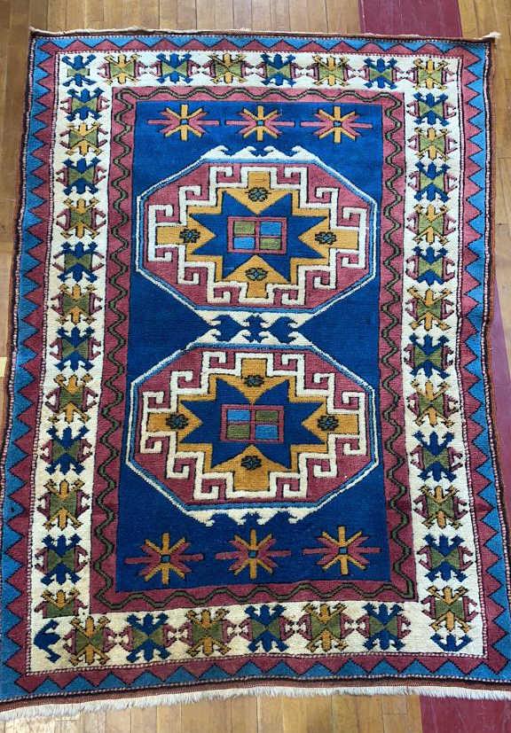 CONTEMPORARY ORIENTAL AREA RUG: 49.5" X 70"