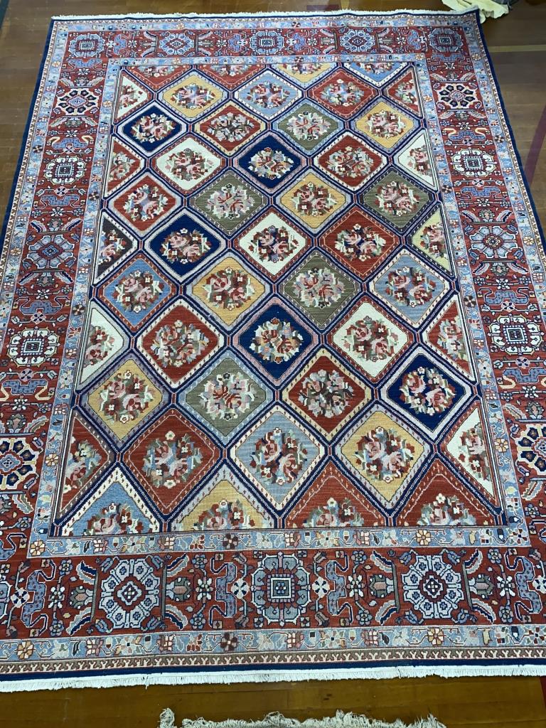 MACHINE MADE ROOM SIZE RUG (1 of 6)