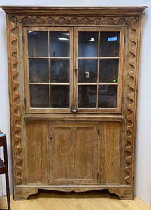 ANTIQUE EASTERN SHORE RALPH CORNER CUPBOARD