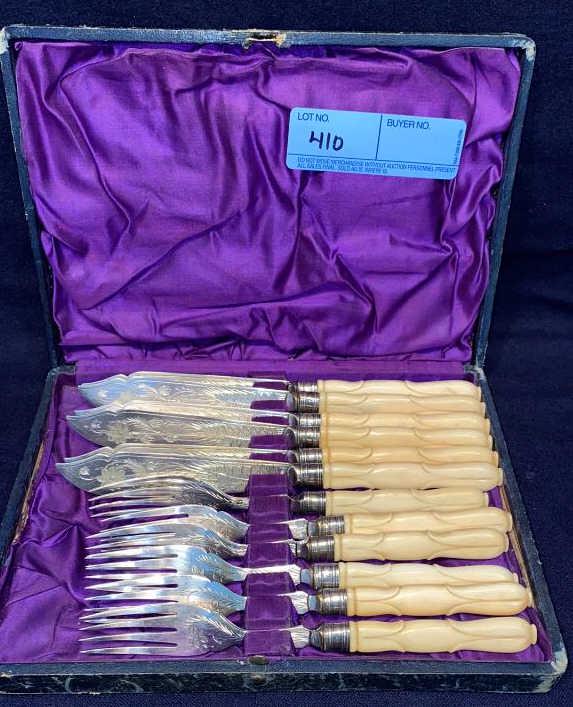 SILVERPLATE FISH SET IN FITTED BOX (1 of 4)