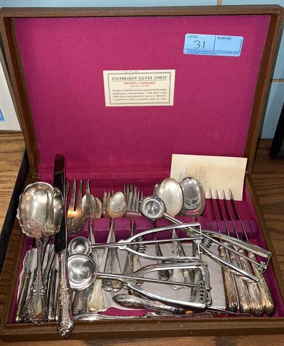 LARGE LOT SILVER PLATE FLATWARE / SERVING PIECES (1 of 3)