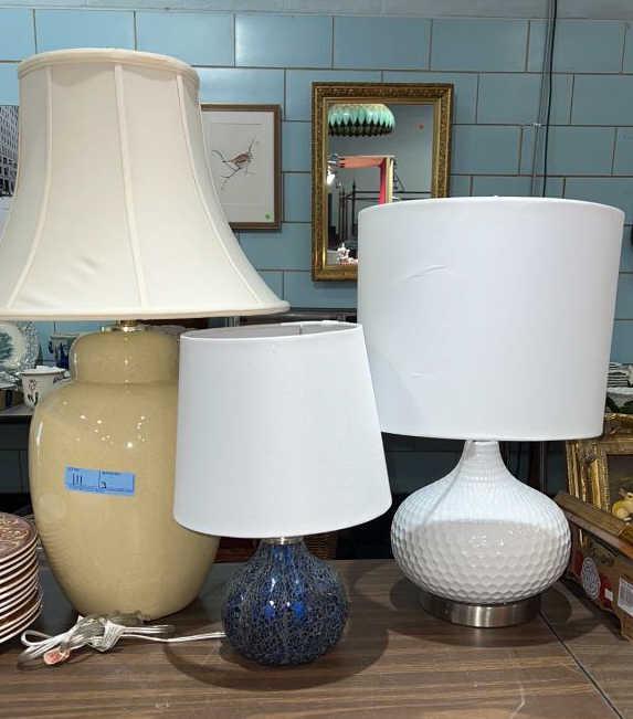 3 VARIOUS TABLE LAMPS (1 of 3)