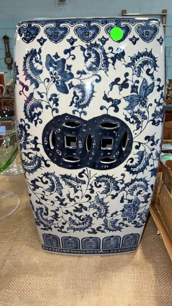 BLUE & WHITE ORIENTAL GARDEN SEAT: 19" HIGH