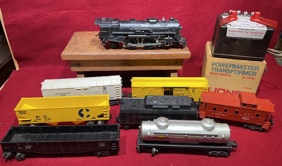 8 PC SET OF LIONEL TRAINS W/ TRANSFORMER (1 of 8)