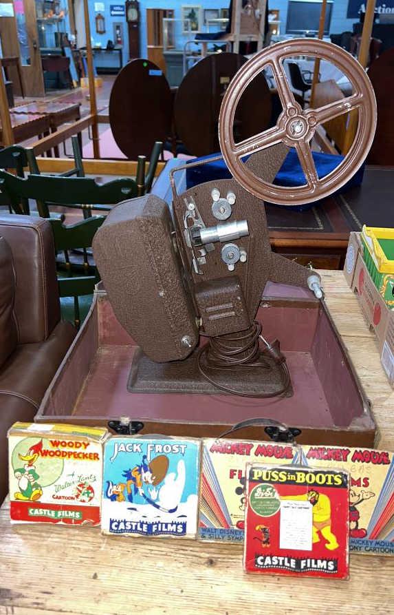 DA-BRITE MOVIE FILM PROJECTOR & 5 CHILDREN'S: MOVIES