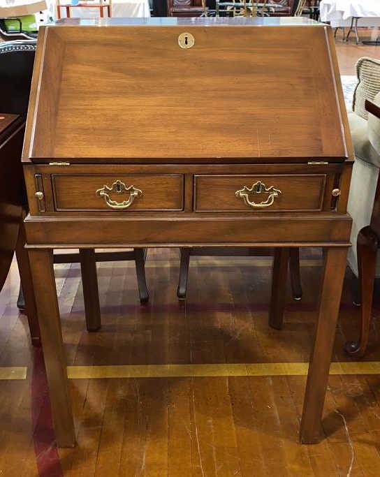 KITTINGER WILLIAMSBURG ADAPTATION 2 PIECE DESK (1 of 5)