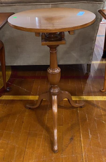 BIGGS "THOMAS JEFFERSON" TILT TOP TABLE (1 of 4)