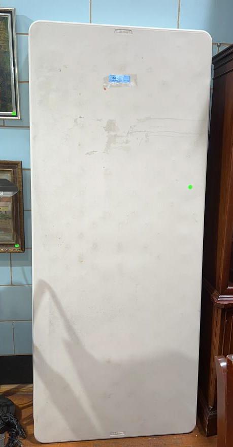 4 - 6' LIFETIME FOLDING TABLES (1 of 3)